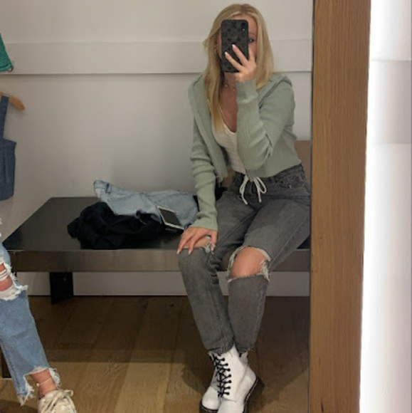 Meet your Posher, Olivia - Picture 1 of 1